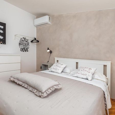 Apartment Tesic Close To The Sea With Shared 4Xbicycles Fažana Esterno foto