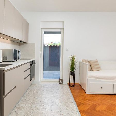 Apartment Tesic Close To The Sea With Shared 4Xbicycles Fažana Esterno foto
