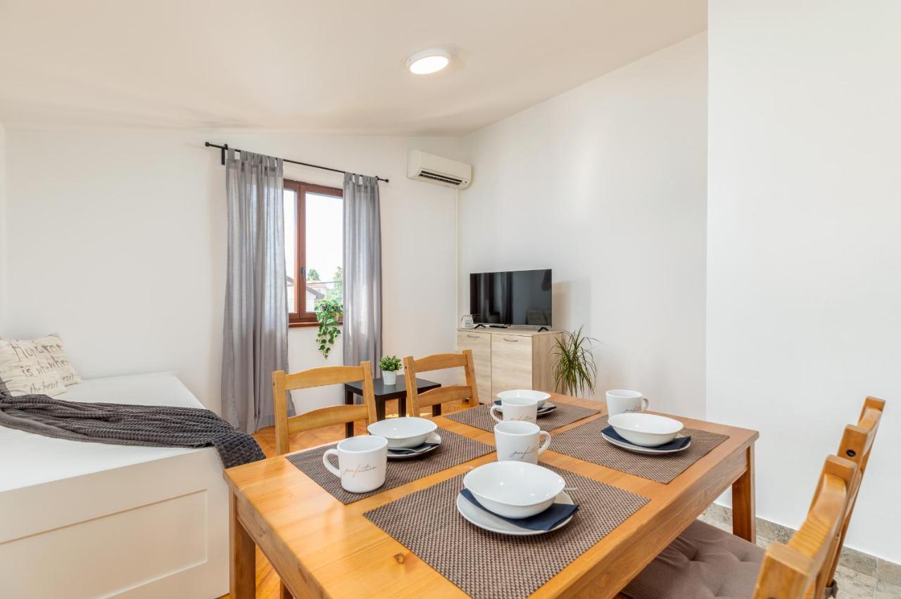 Apartment Tesic Close To The Sea With Shared 4Xbicycles Fažana Esterno foto