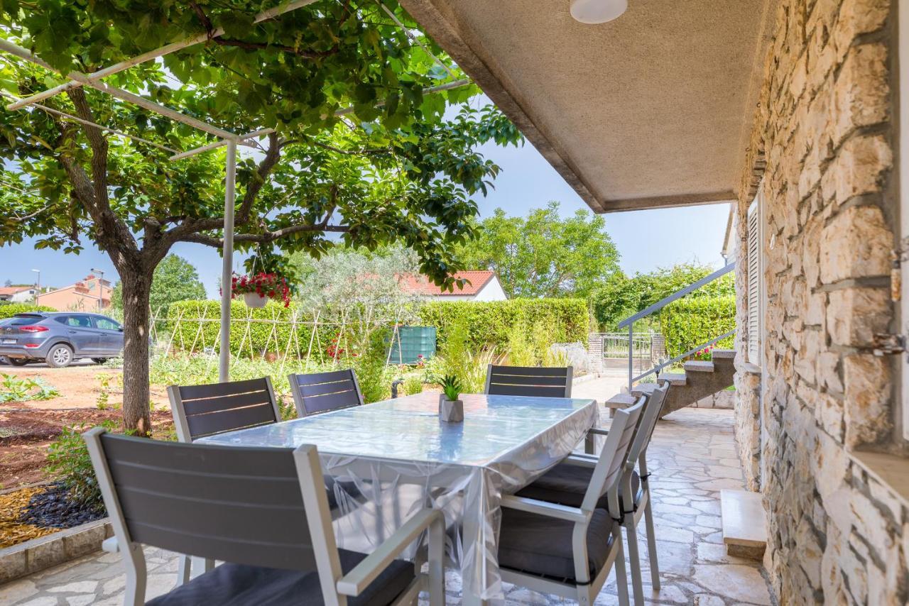 Apartment Tesic Close To The Sea With Shared 4Xbicycles Fažana Esterno foto