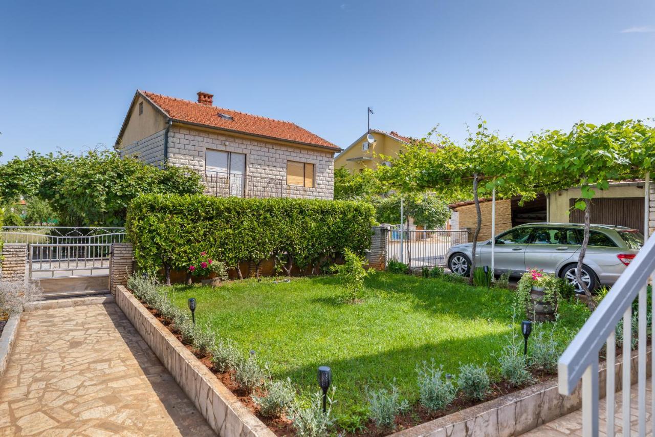 Apartment Tesic Close To The Sea With Shared 4Xbicycles Fažana Esterno foto