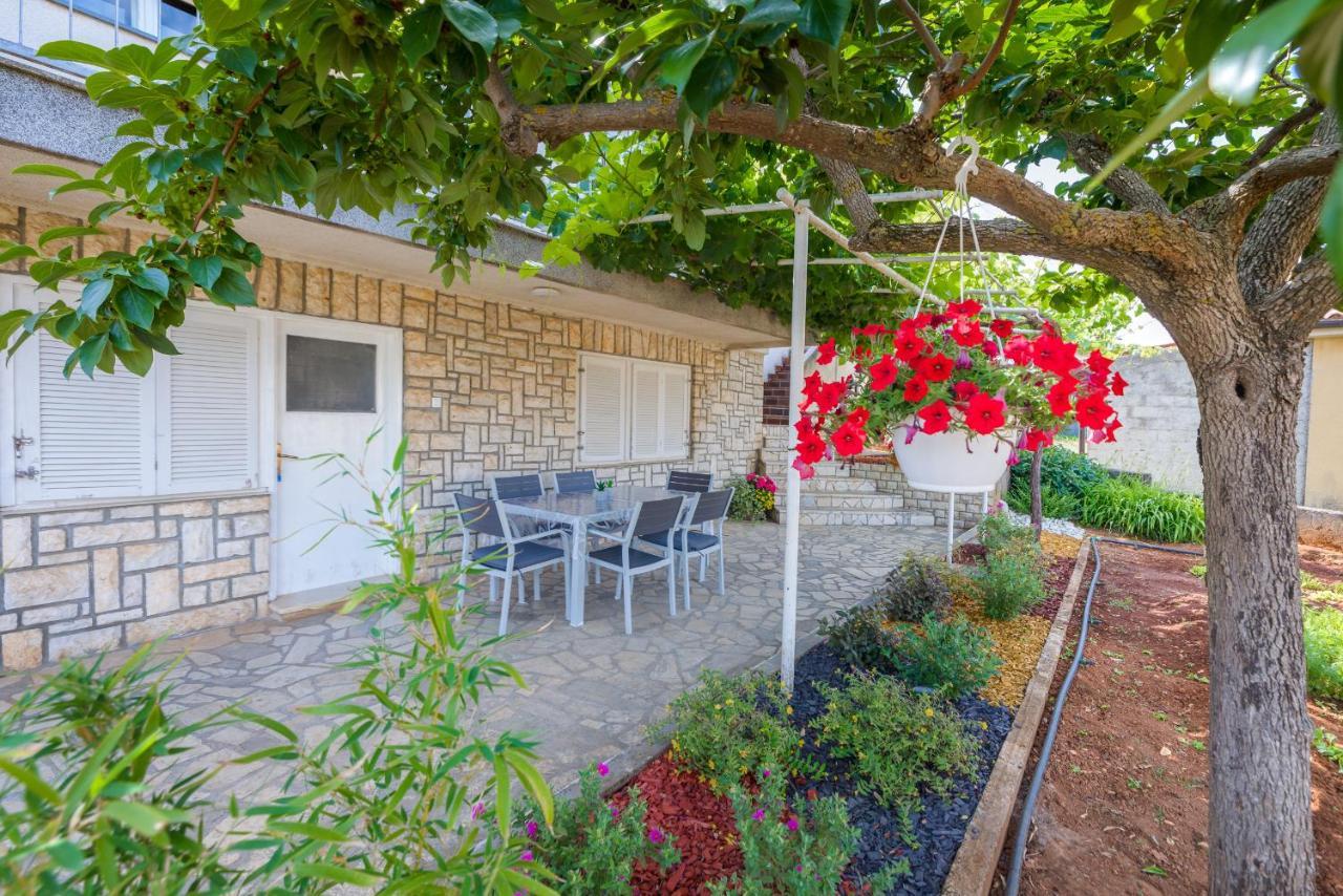 Apartment Tesic Close To The Sea With Shared 4Xbicycles Fažana Esterno foto
