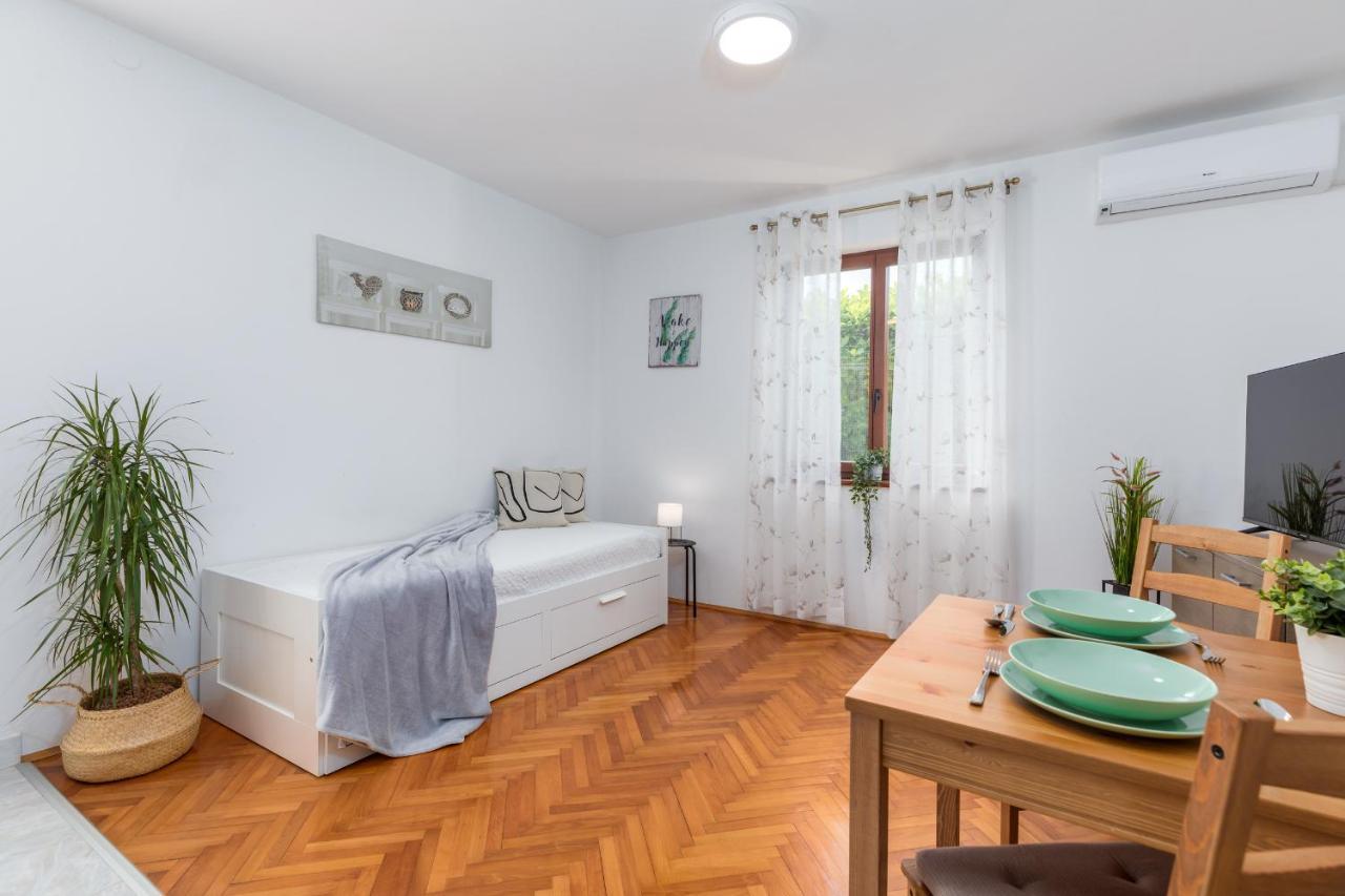 Apartment Tesic Close To The Sea With Shared 4Xbicycles Fažana Esterno foto