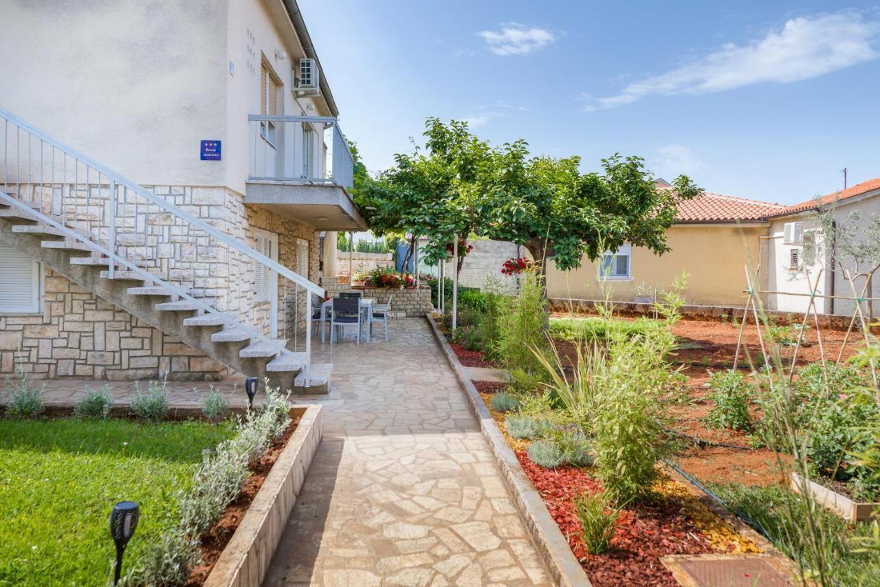 Apartment Tesic Close To The Sea With Shared 4Xbicycles Fažana Esterno foto