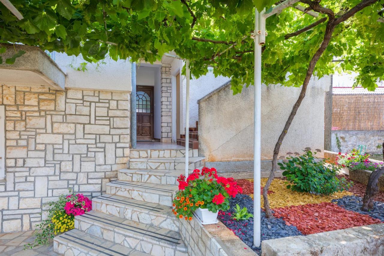 Apartment Tesic Close To The Sea With Shared 4Xbicycles Fažana Esterno foto