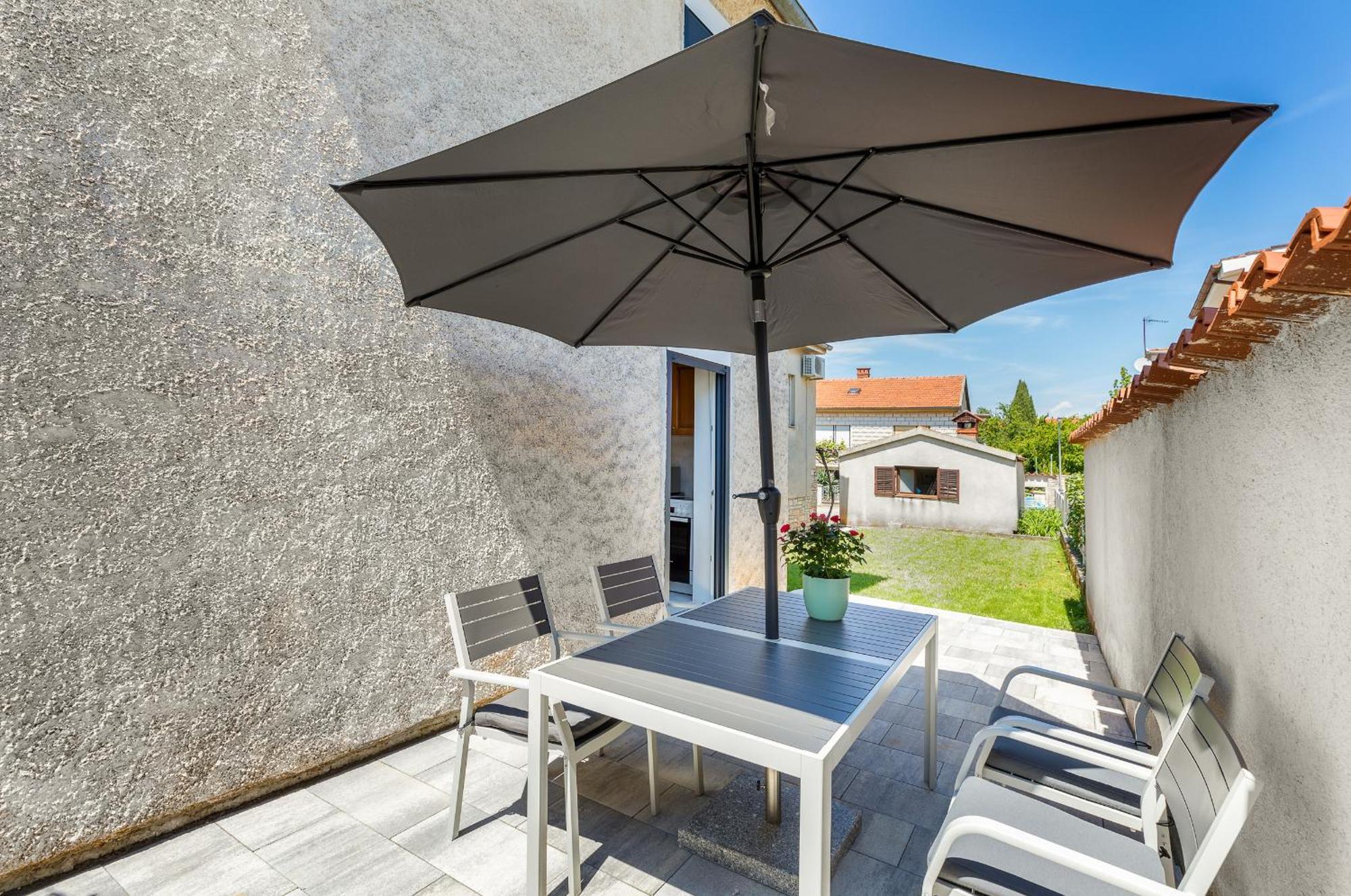 Apartment Tesic Close To The Sea With Shared 4Xbicycles Fažana Esterno foto